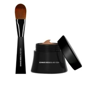 Edward Bess Black Sea Mousse Foundation with Brush